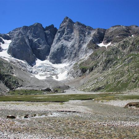 T2 bis, idéalement situé en centre-ville, au calme, tout confort Cauterets Extérieur photo
