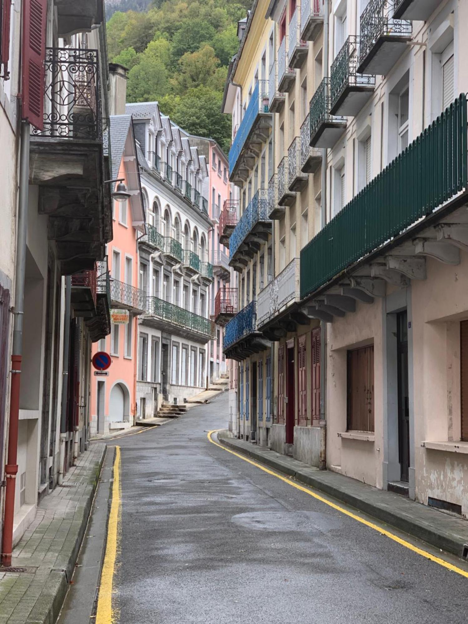 T2 bis, idéalement situé en centre-ville, au calme, tout confort Cauterets Extérieur photo