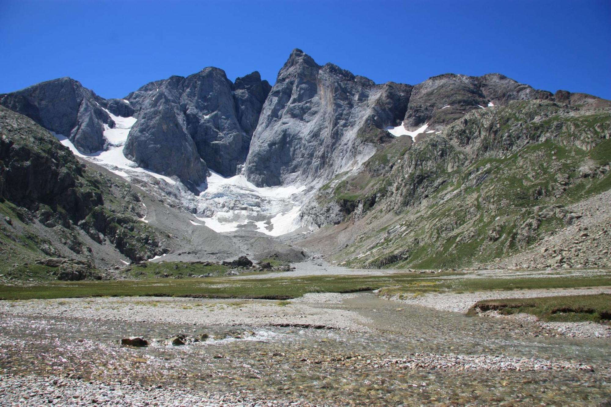 T2 bis, idéalement situé en centre-ville, au calme, tout confort Cauterets Extérieur photo